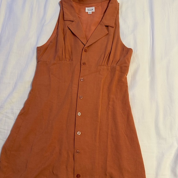 Le Lis Rust Sleeveless Button-Down Dress - Picture 1 of 3
